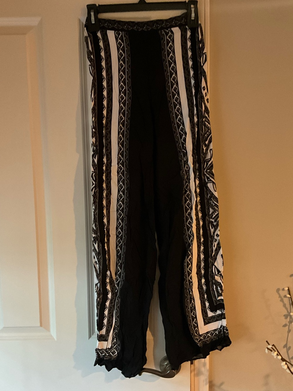 Forever 21 Black & White Patterned Wide Leg Pants Size Small